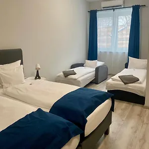Vecsesi Rendezvenykoezpont Es Panzio فيتْشيش